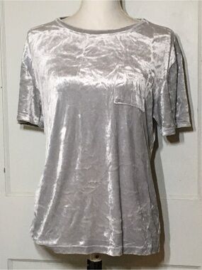 GAP Crushed Velvet Pocket Tee in Light Silver